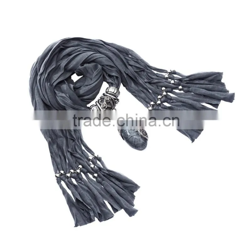 2016 New design metal heart shaped pendant scarf