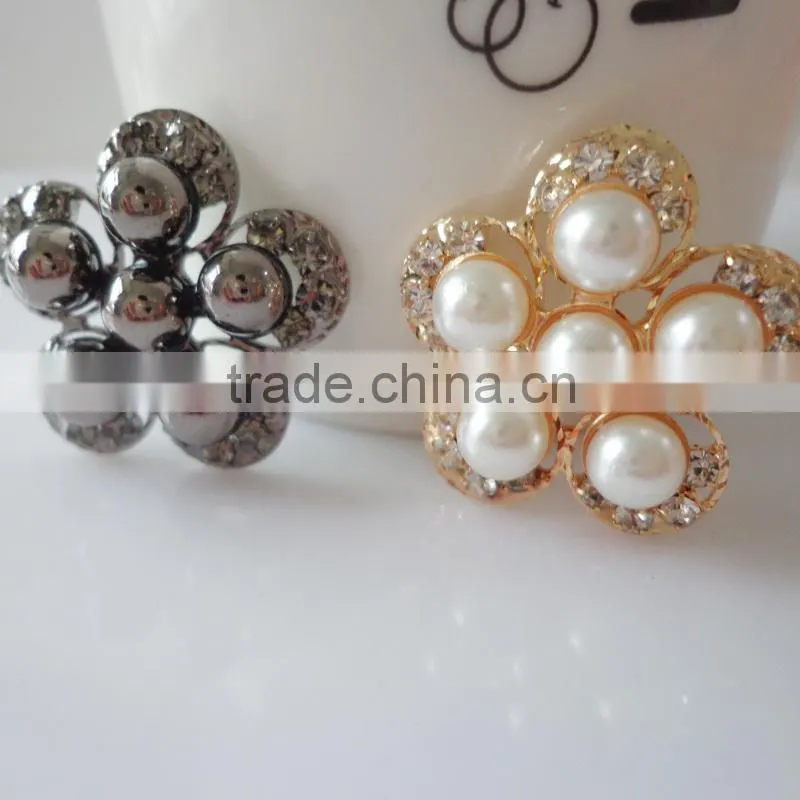 Cheap Fashion Wedding Flower Decoration Rhinestone Button with Plastic Oearl for T-shirt