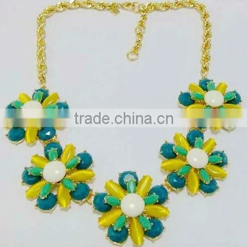 Green Arylic Beads Claw With Crystal Necklace