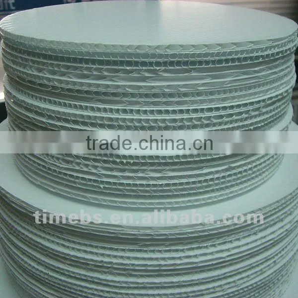 Plastic corrugated cake boards