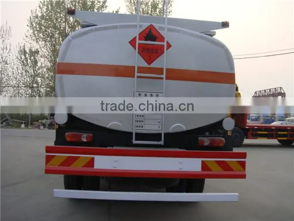3300 gallon Dongfeng 4x2 190hp oil transport truck
