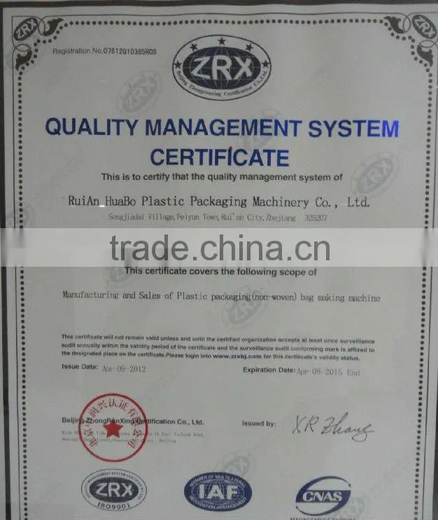 Double-layer computer control with continous-rolled and point-cutting bag making machine