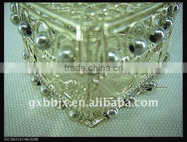 Heart shaped silver wire decorative with pearl love gift box
