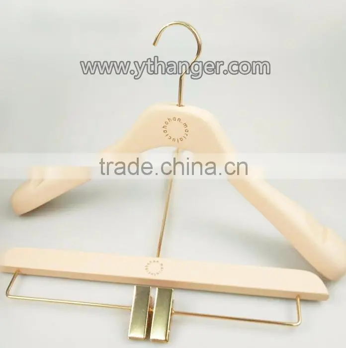 CY-655 Luxury wide shoulder rubber wooden hanger with rubber pant hanger