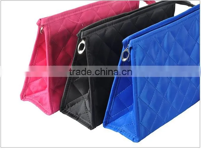 Classical travel rhombus grid zipper closure dence polyester cosmetic bag