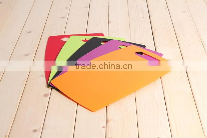Plastic non-skid /anti-slip cutting board