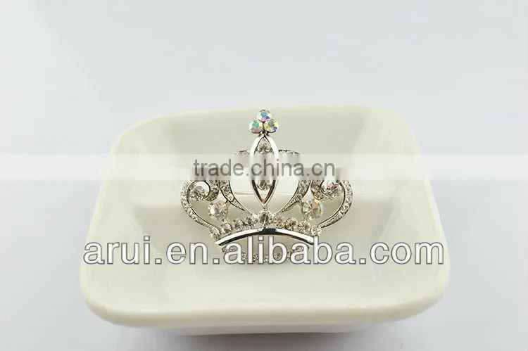 Crown christmas gift bow with brooch