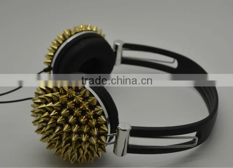 2014 high quality punk spiked fashionable headphone for promotion