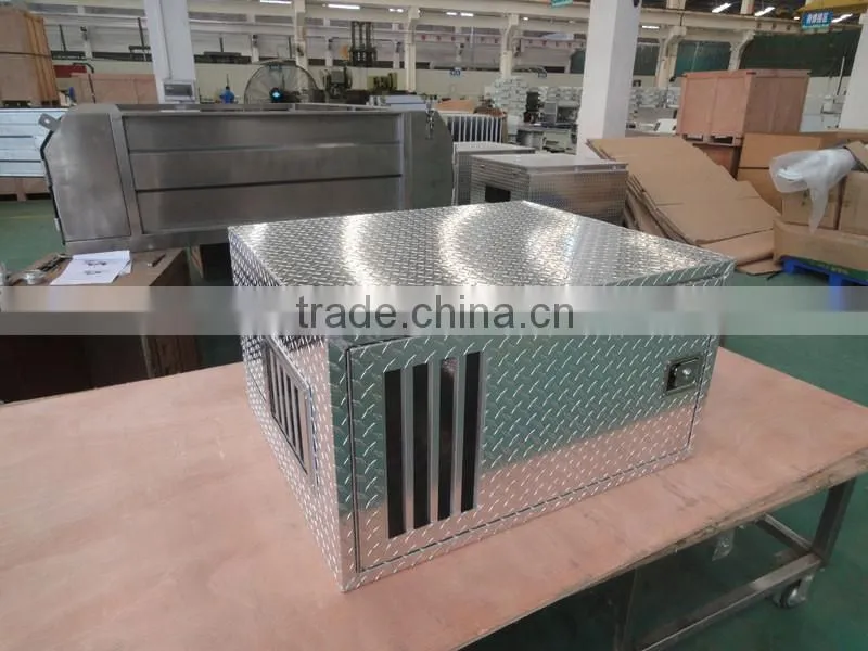 Single compartment diamond plate dog box for cars