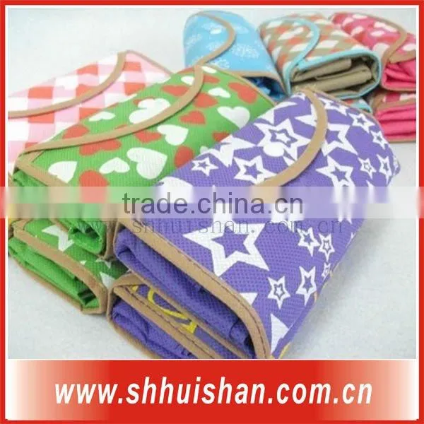 The shopping bag easy to carry