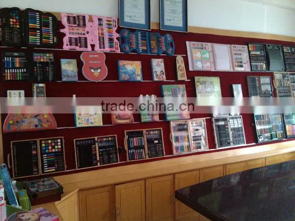 111PC PORTABLE ART SET IN WOODEN BOX