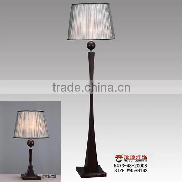 white contemporary lighting pillar
