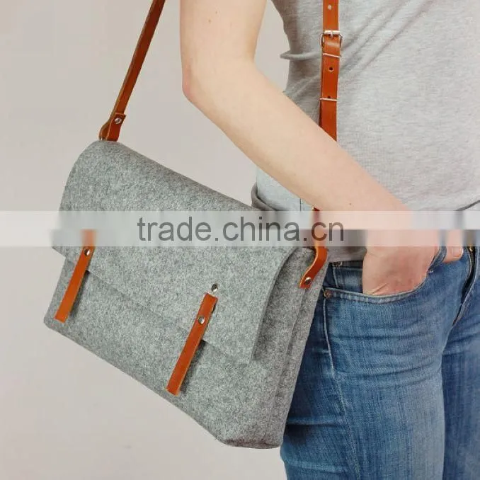 Light gray polyester felt messenger bag with leather shoulder strap(TM-FT-020)