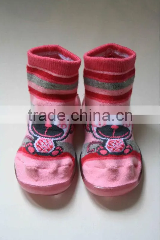 OEM cartoon rubber sole baby socks