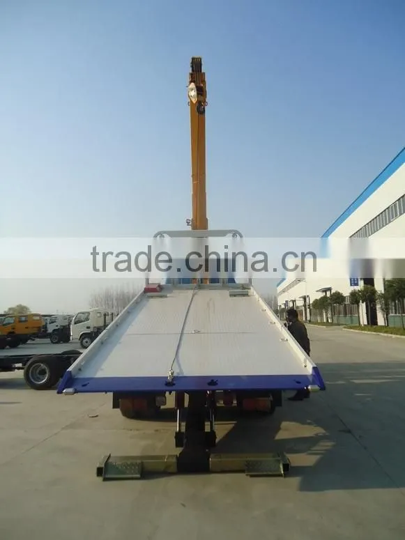 2015 Euro III or Euro IV Dongfeng 4x2 tow truck wrecker with crane in Peru
