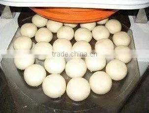 Semi-automatic dough divider and rounder for bread
