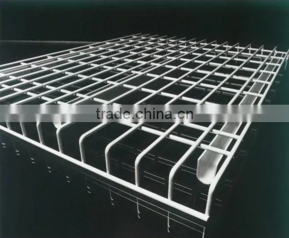 Durable wire decking for storage