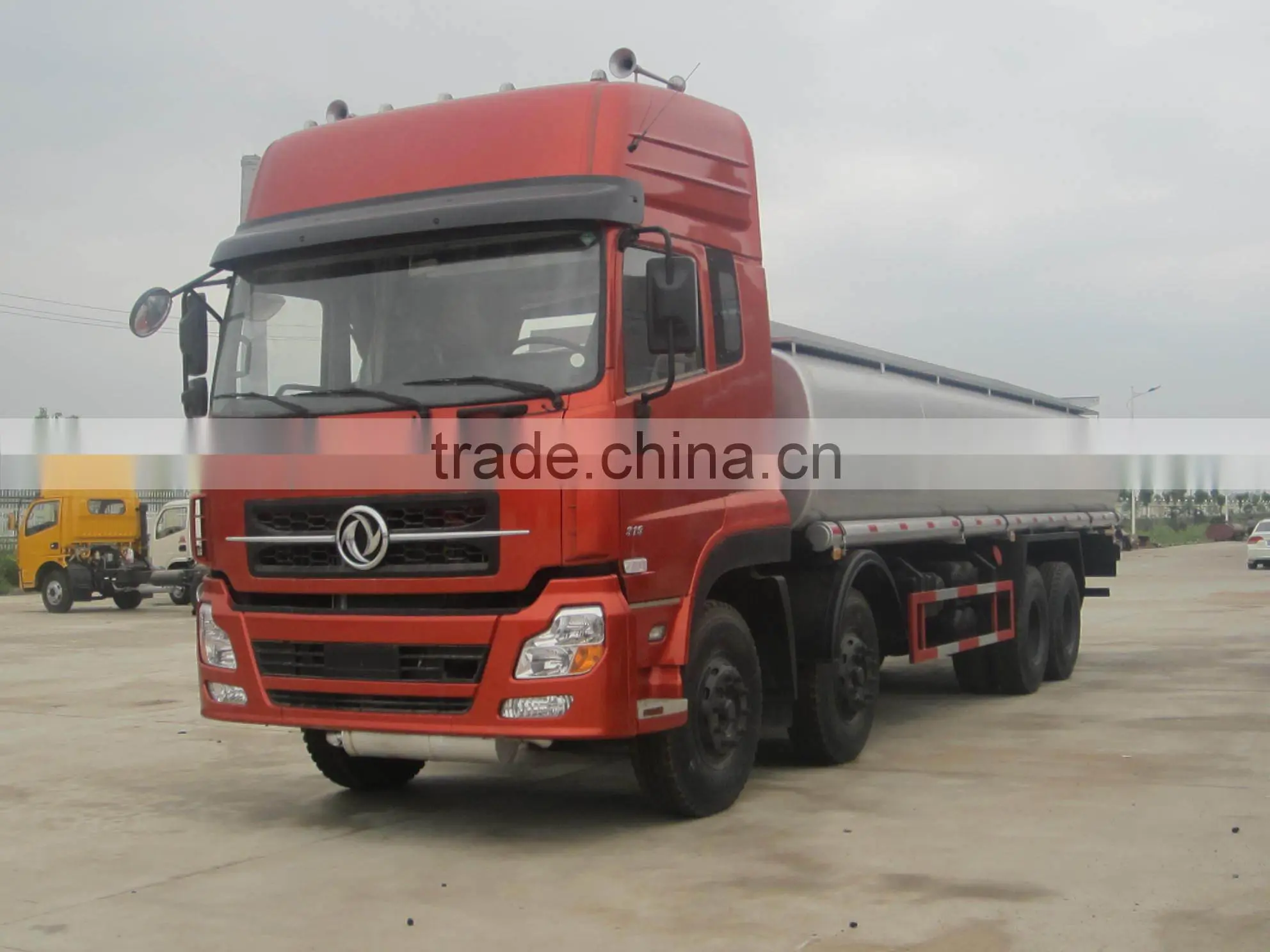 DongFeng 8x4 30000-35000Liters Oil Tank Truck For Sale