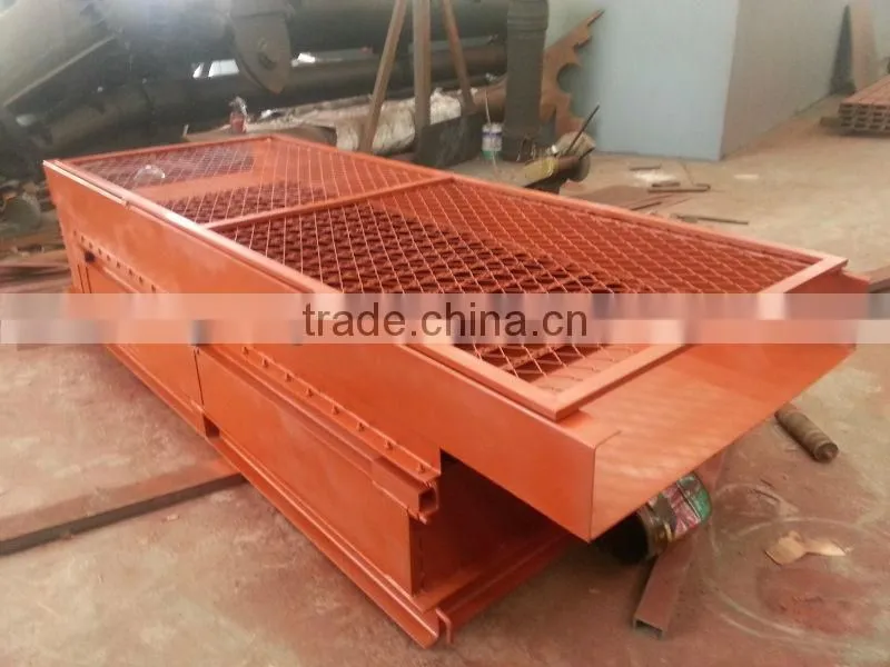 Portable pulsating gold sluice box for mining gold
