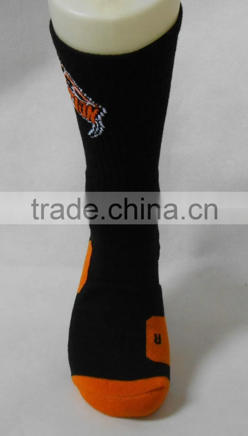 Custom OEM whole sale black elite basketball socks