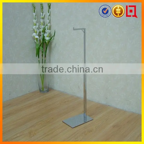 Adjustable metal strandbag display rack