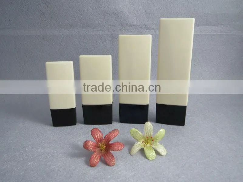 plastic cosmetic lotion bottle with plastic plug