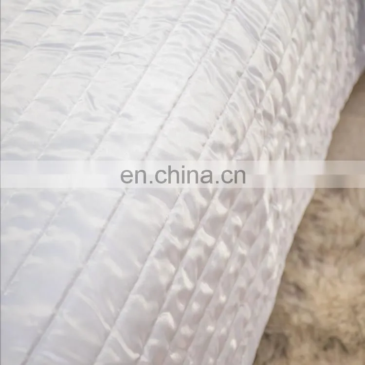 Home Fashion Design Lightweight Breathable Geometric Hypoallergenic square pattern Satin Stylish Microfiber Bedding quilt set