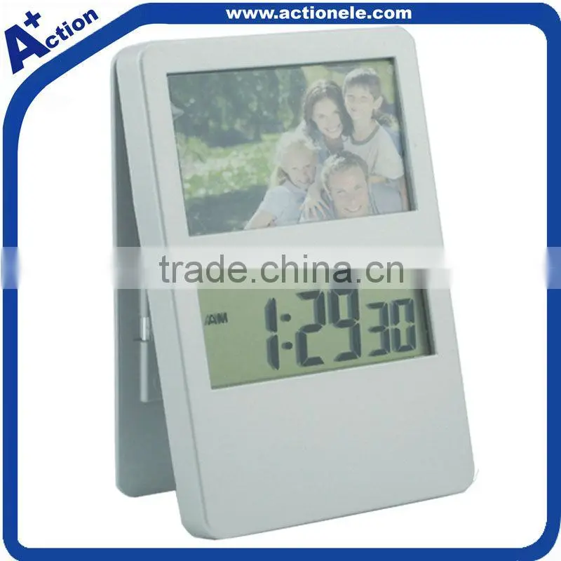 Digital Photo Frame and Table Clock with Clip