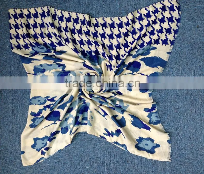 Customized polyester / viscose scarf with screen printing for women, autumn and winter style