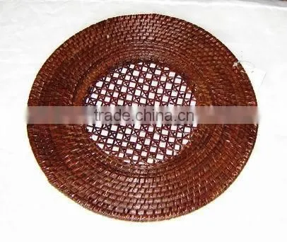 Green rattan plates for restaunrant