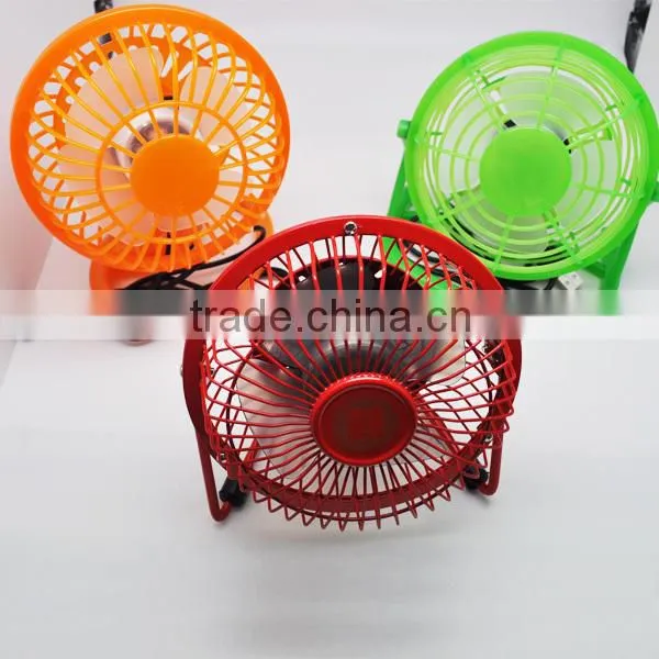 Mini desk fan with USB connection