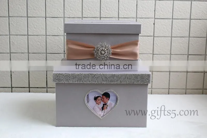 Special card holders with heart shape photo frame for any event