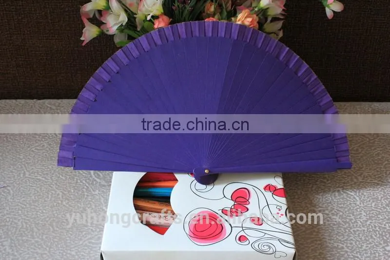 Paintedd Spanish fan with wood ribs