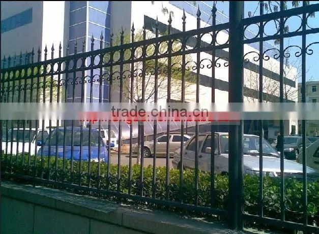 2015 Top-selling classical cast iron fencing for house