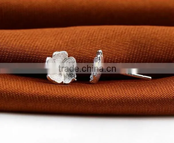Fashion Elegant Women Cute Gold Silver Plated Daisy Flower Crystal Stud Earrings