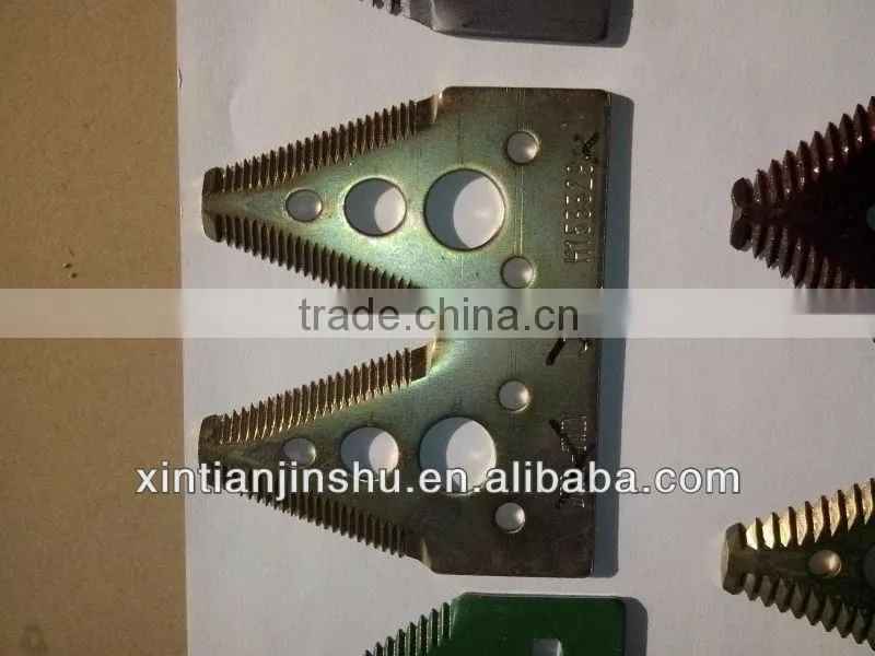 Combine harvester knife section