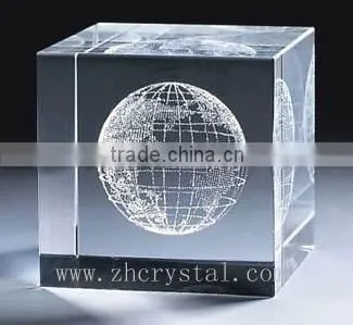 2016 New design engraved globe crystal cube