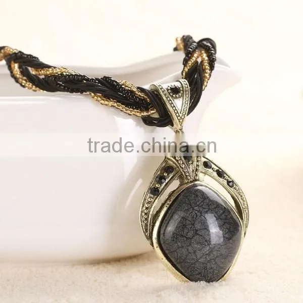 Vintage Lady Fashion Rhombus Stone Necklace
