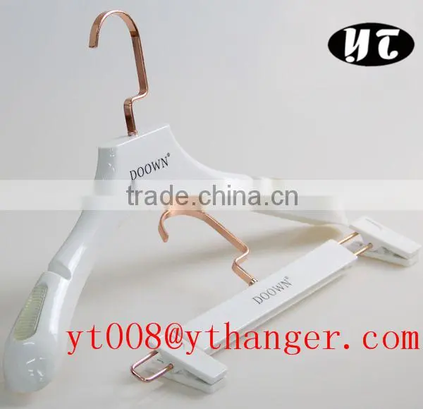 High quality mike white body gold square hook engraving logo sets hanger