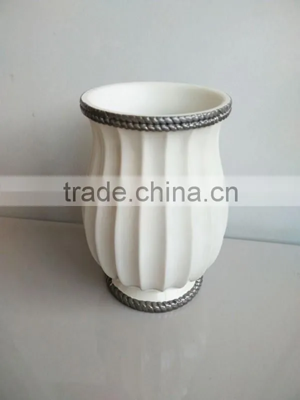Modern ceramic Bathroom Accessories Set Holder 3 pcs : tumbler, soap dish, dispenser