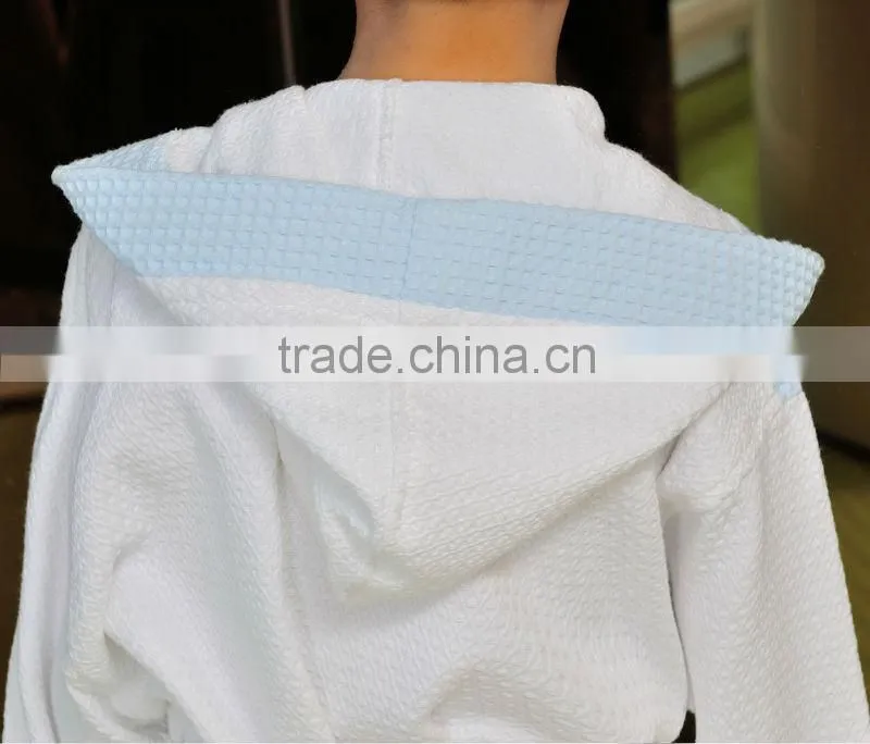 Fashion blue patterned cotton waffle boys bathrobe with embroidery