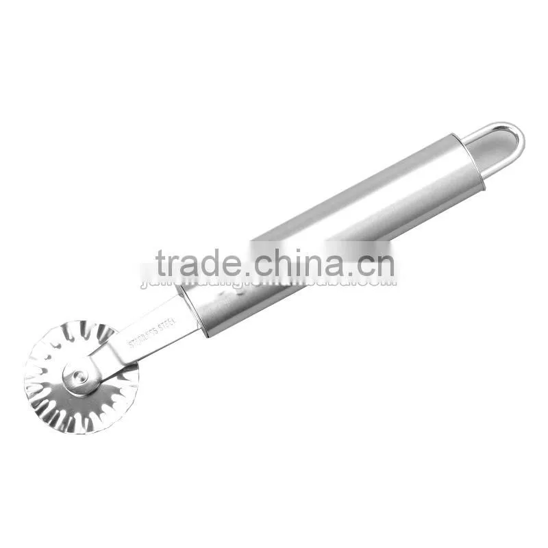 Bread pasta dough pizza roller cutter tool