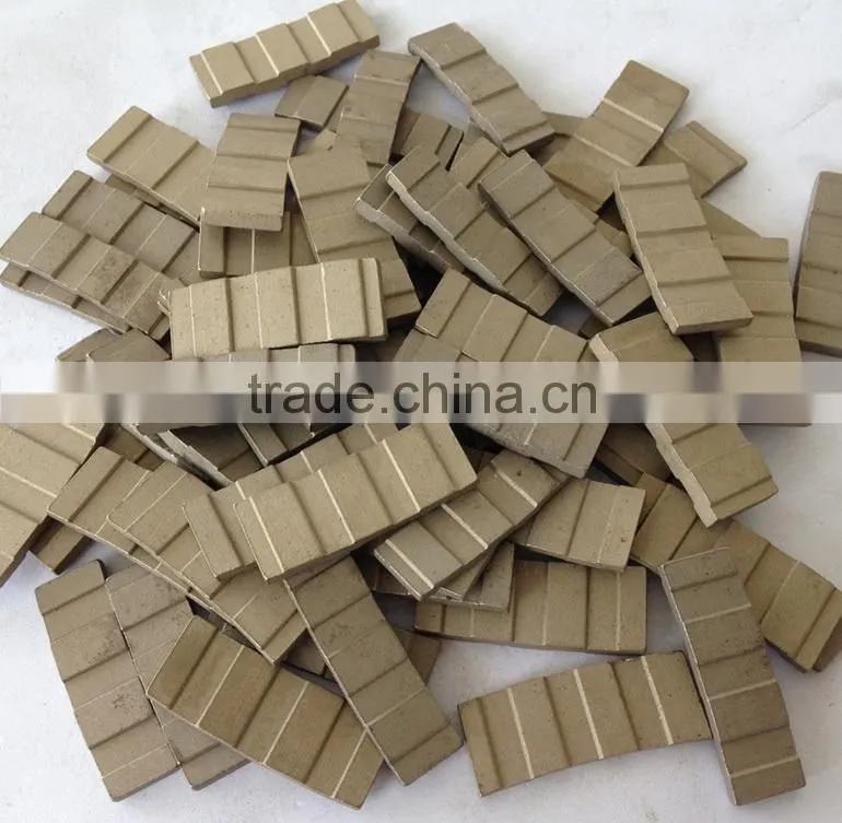 Wave shape diamond cutting blade segment for granite