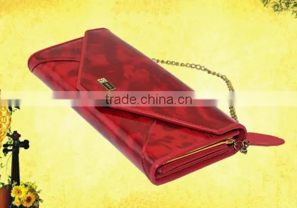 Wholesale ladies fashion clutch PU leather wallet with chain design and convenient to take