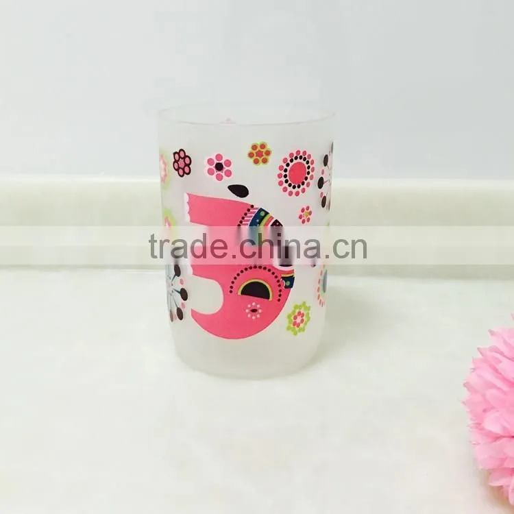 Leaf and flower printed plastic cup for bathroom