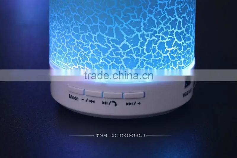 RGKNSE High Quality LED Speaker 300mAh Wireless Bluetooth Speaker with LED Light Brass mini Speaker