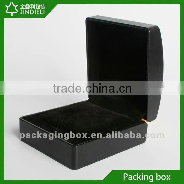 Black ring gift box with led