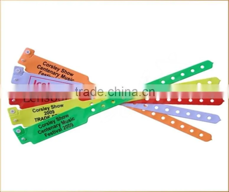 Water proof vinyl tab removable wristbands with custom printing