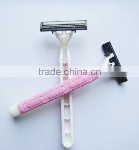 Twin blade disposable shaving razor