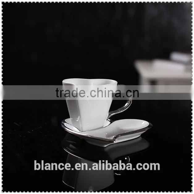 hot-selling ceramic love mug with heart shape